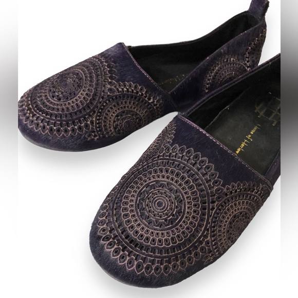 HOUSE OF HARLOW 1960 Purple Calf Hair Mandala Flats - Picture 9 of 9
